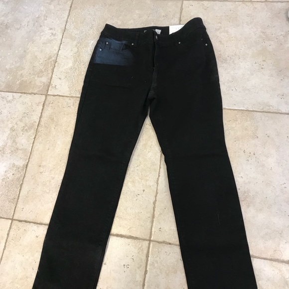CHICOS PLATINUM BLACK JEANS NEW SIZE 1.5 - Picture 2 of 3